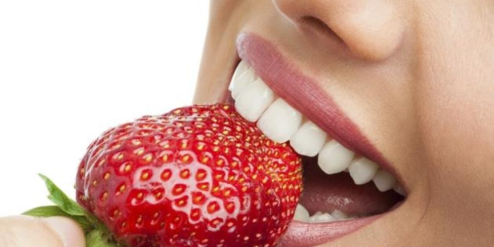 روش های طبیعی برای سفید کردن دندان ها