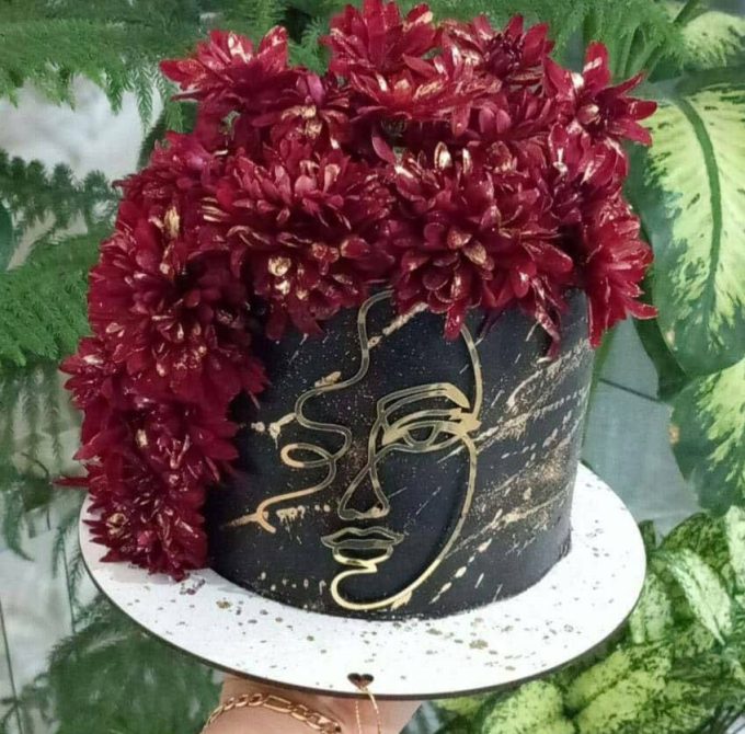 سفارش و آموزش کیک عقد عروسی و تولد و مجسمه سازی کیک قصرطلا ارومیه